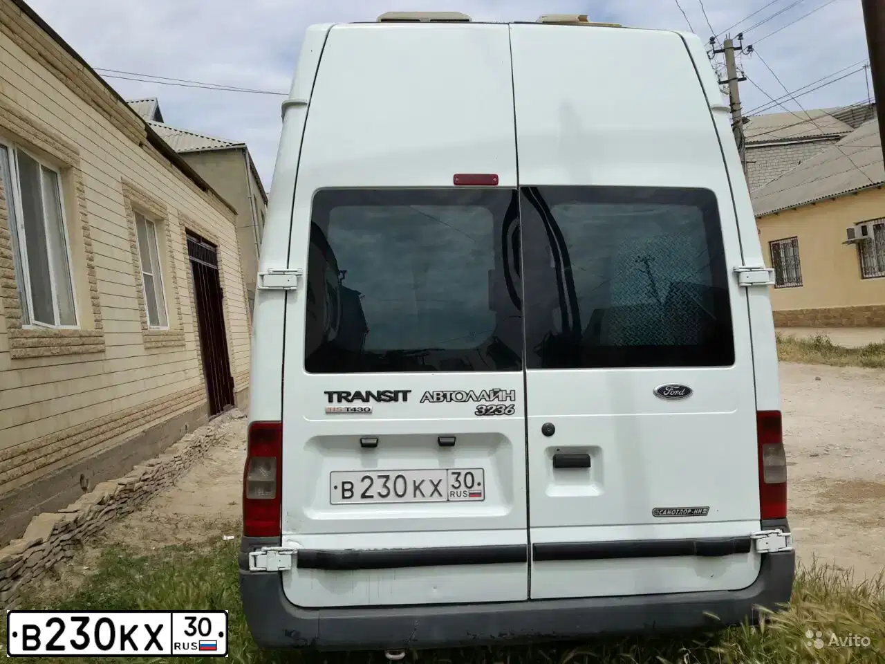 Фото автомобиля FORD TRANSIT, 2007 — госномер В230КХ30. Цвет: Белый