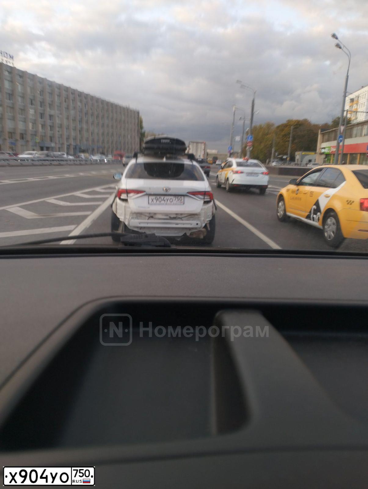 Фото автомобиля TOYOTA COROLLA, 2019 — госномер Х904УО750. Цвет: БЕЛЫЙ