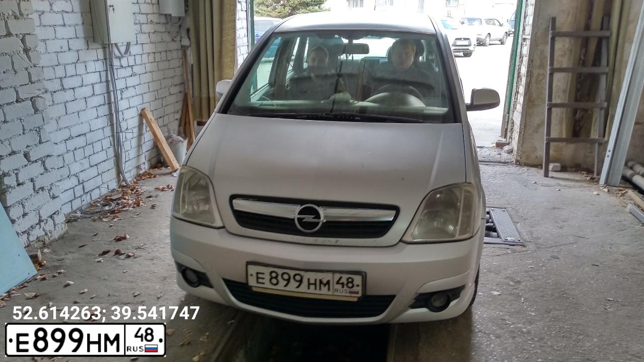 Фото автомобиля OPEL MERIVA, 2006 — госномер Е899НМ48. Цвет: Серебристый