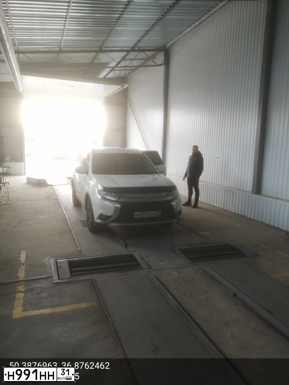 Фото автомобиля MITSUBISHI OUTLANDER, 2015 — госномер Н991НН31. Цвет: БЕЛЫЙ
