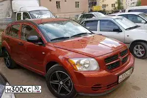 Фото автомобиля DODGE CALIBER, 2008 — госномер Т508ХЕ26. Цвет: Оранжевый