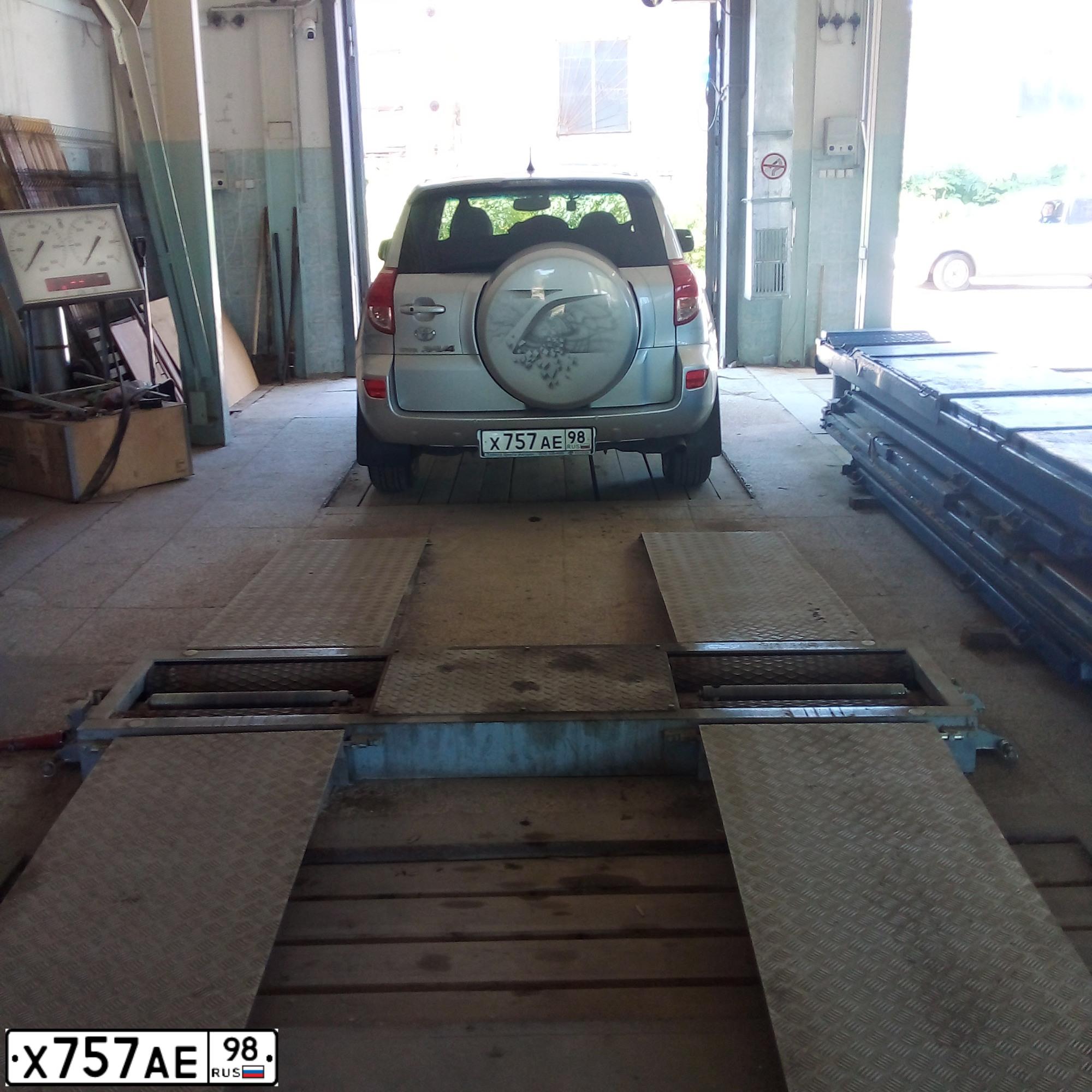 Фото автомобиля TOYOTA RAV4, 2008 — госномер Е567АМ11. Цвет: Серебристый