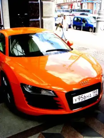 Фото автомобиля AUDI R8, 2008 — госномер Е007ОУ40. Цвет: ОРАНЖЕВЫЙ