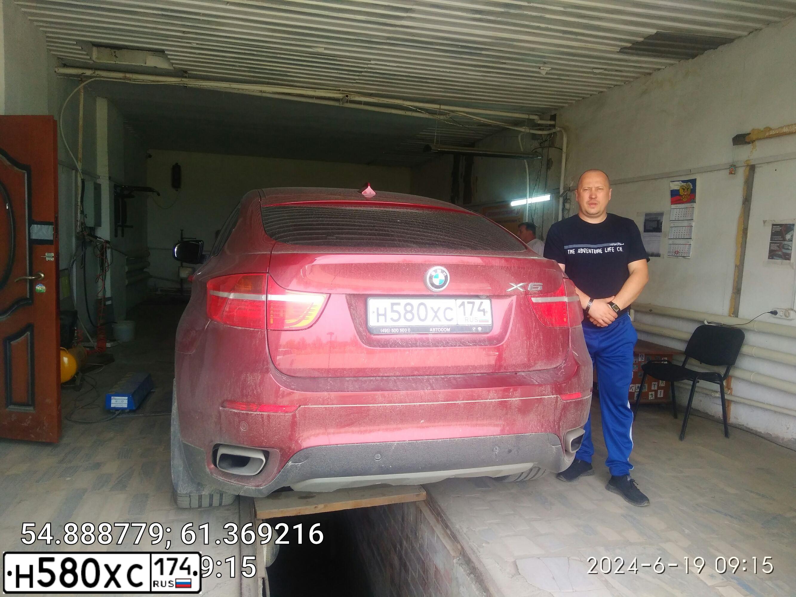 Фото автомобиля BMW X6, 2010 — госномер Н580ХС174. Цвет: Красный