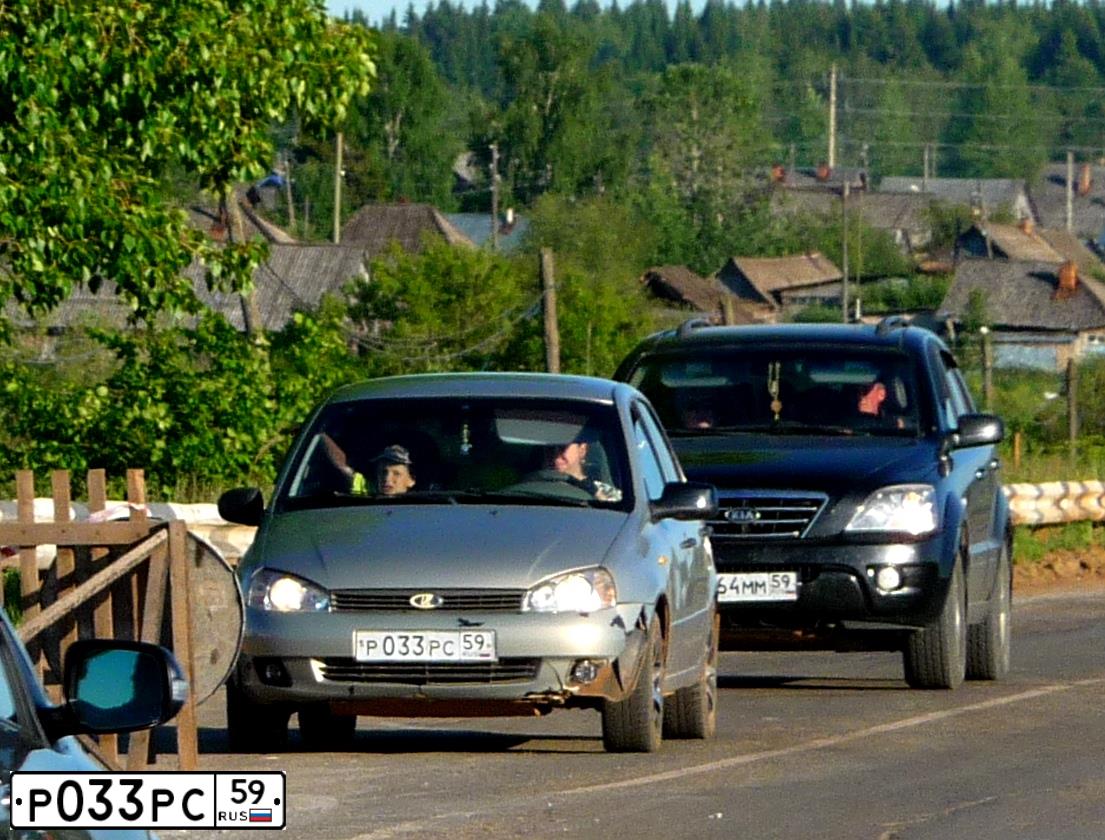 Фото автомобиля LADA 1118 KALINA, 2006 — госномер Р033РС59. Цвет: БЕЖЕВО - СЕРЫЙ