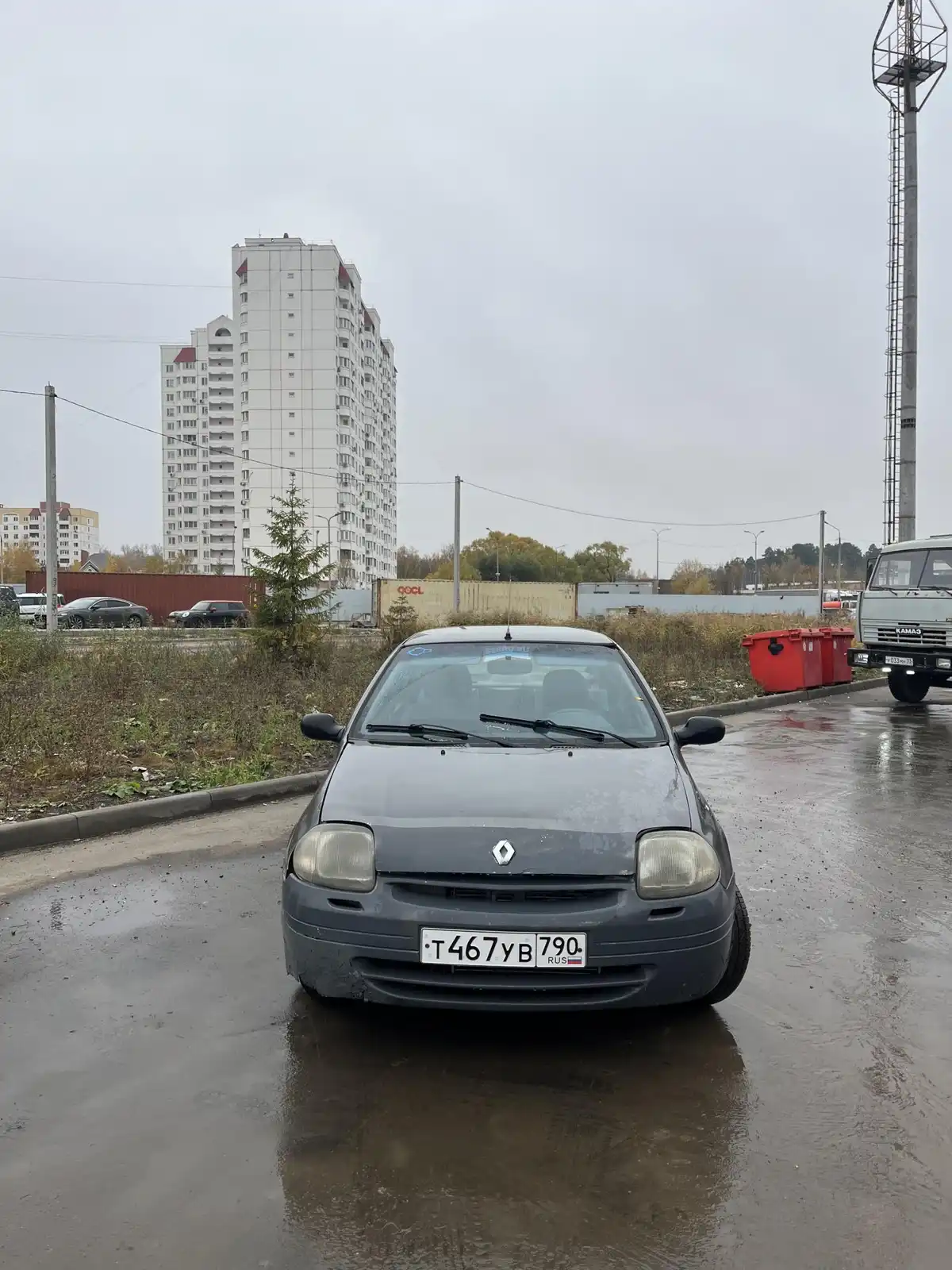 Фото автомобиля RENAULT CLIO, 2001 — госномер Т467УВ790. Цвет: ТЕМНО-СЕРЫЙ