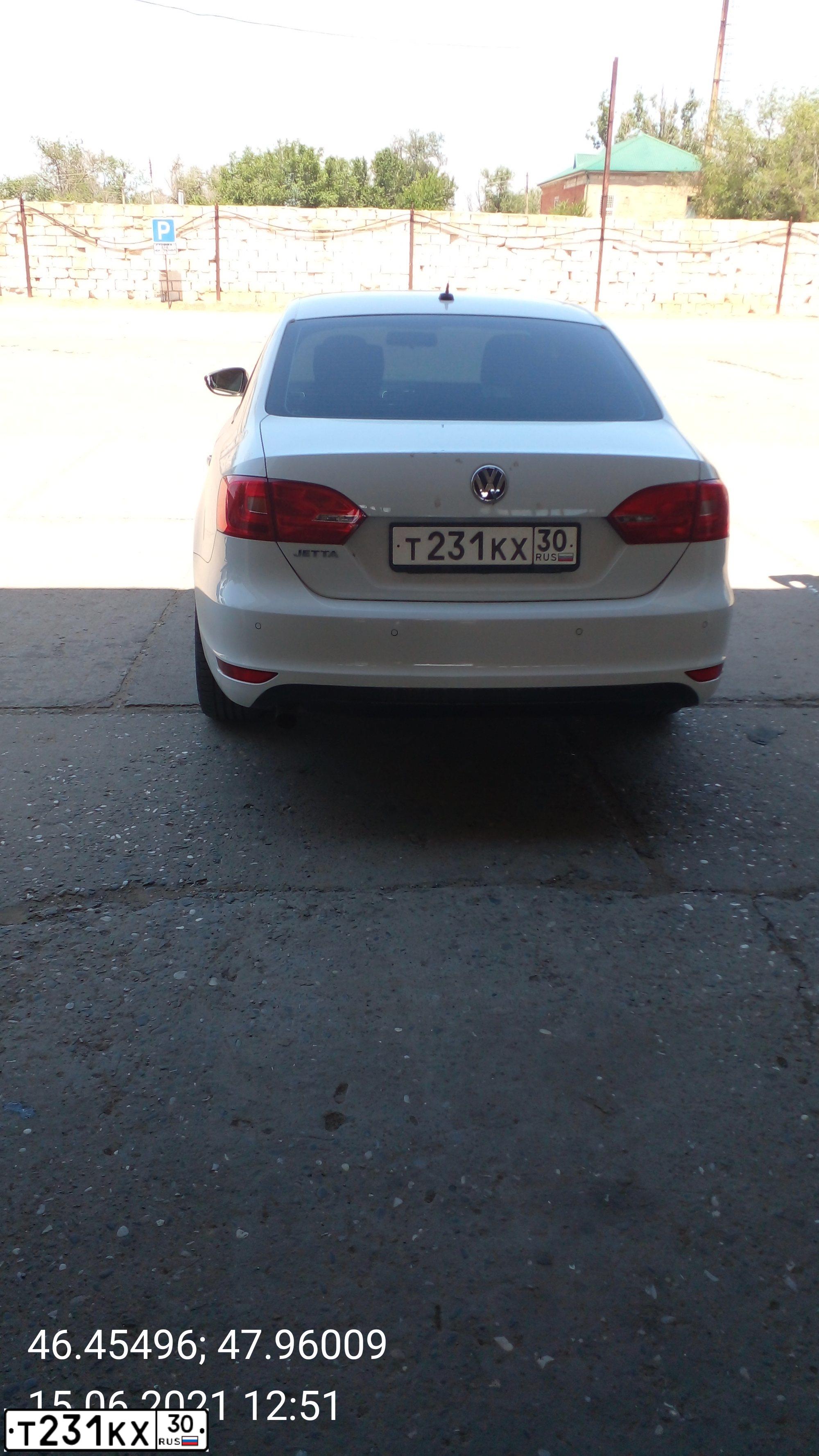 Фото автомобиля VOLKSWAGEN Jetta, 2013 — госномер Т231КХ30