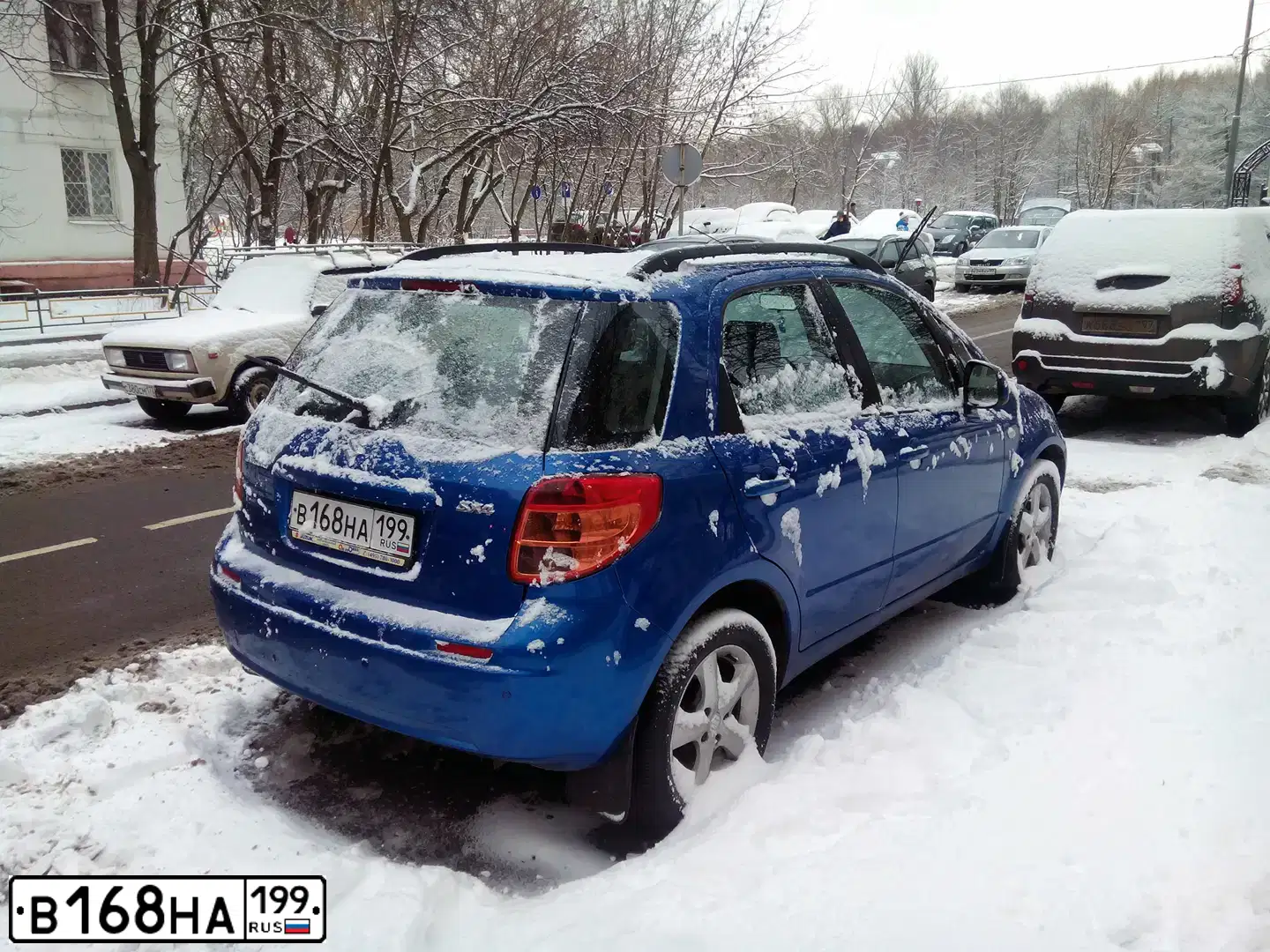 Фото автомобиля SUZUKI SX 4, 2008 — госномер В168НА199. Цвет: СИНИЙ