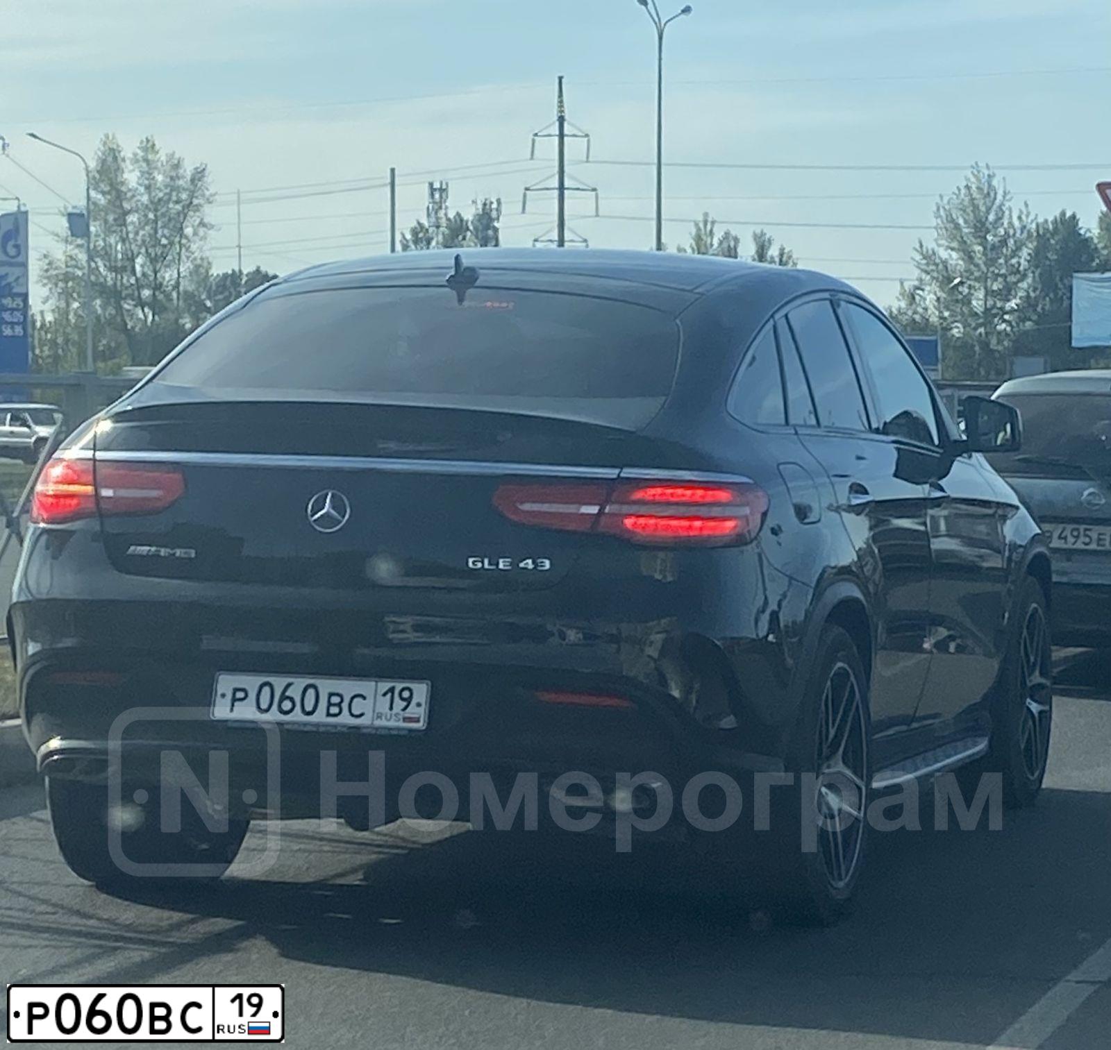 Фото автомобиля INFINITI M, 2011 — госномер Р037ЕР72. Цвет: Серый