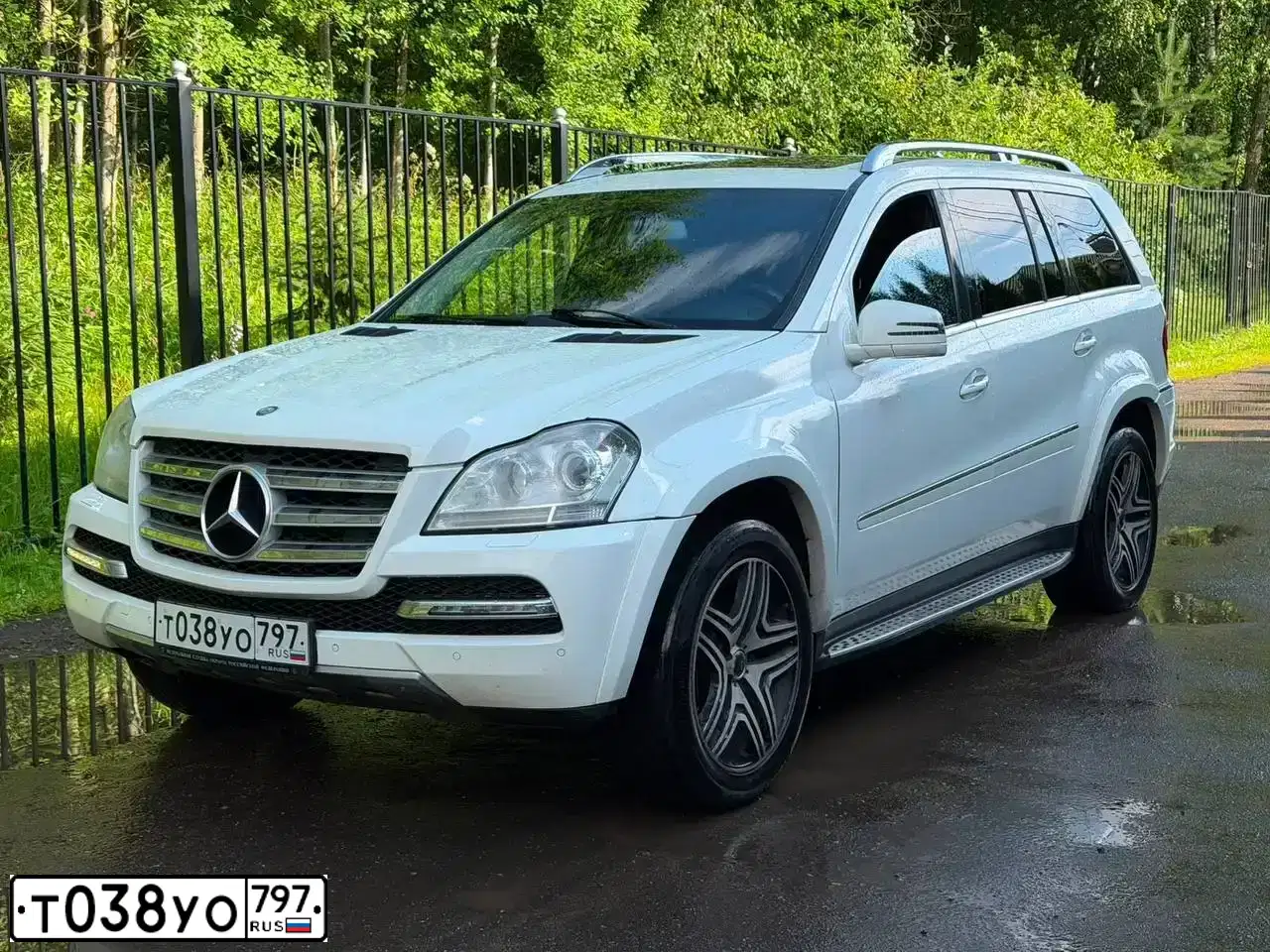 Фото автомобиля MERCEDES GL-KLASSE, 2011 — госномер Т038УО797. Цвет: Белый
