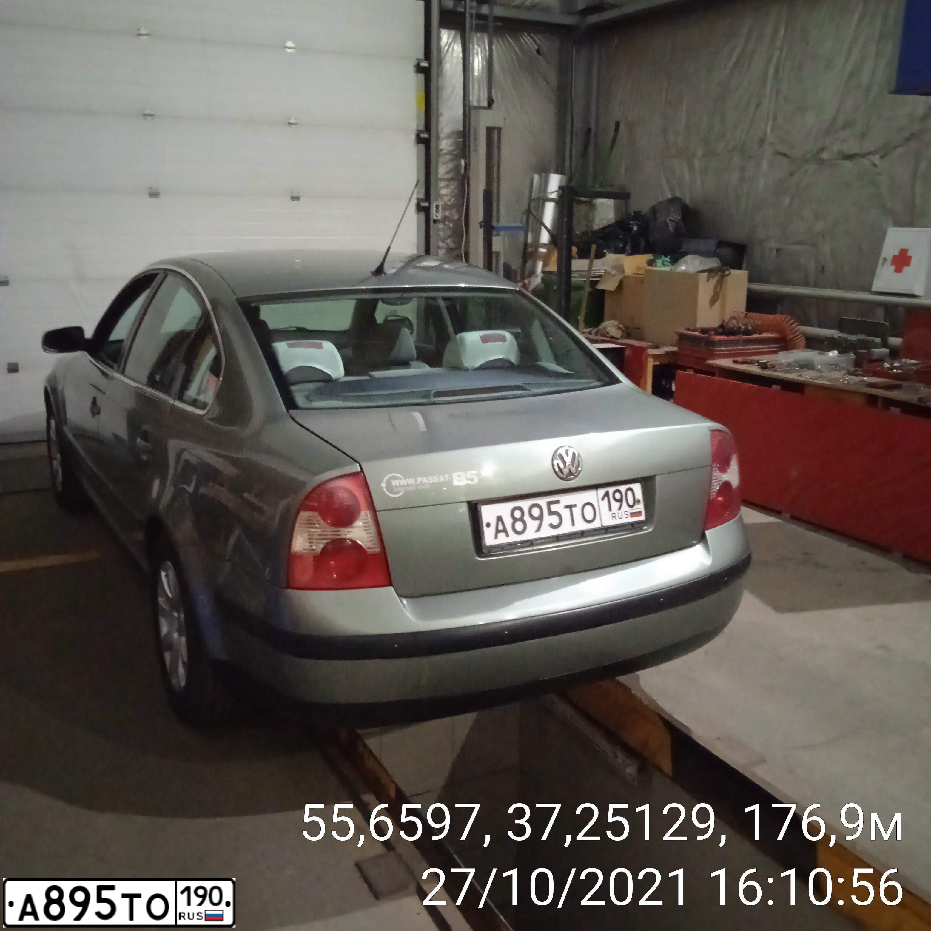 Фото автомобиля VOLKSWAGEN ФОЛЬКСВАГЕН ПАССАТ, 2001 — госномер А895ТО190. Цвет: ЗЕЛЕНЫЙ