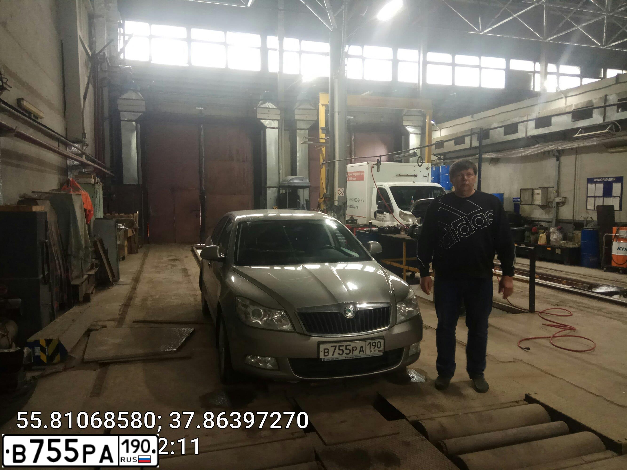 Фото автомобиля SKODA OCTAVIA, 2011 — госномер М887КМ977