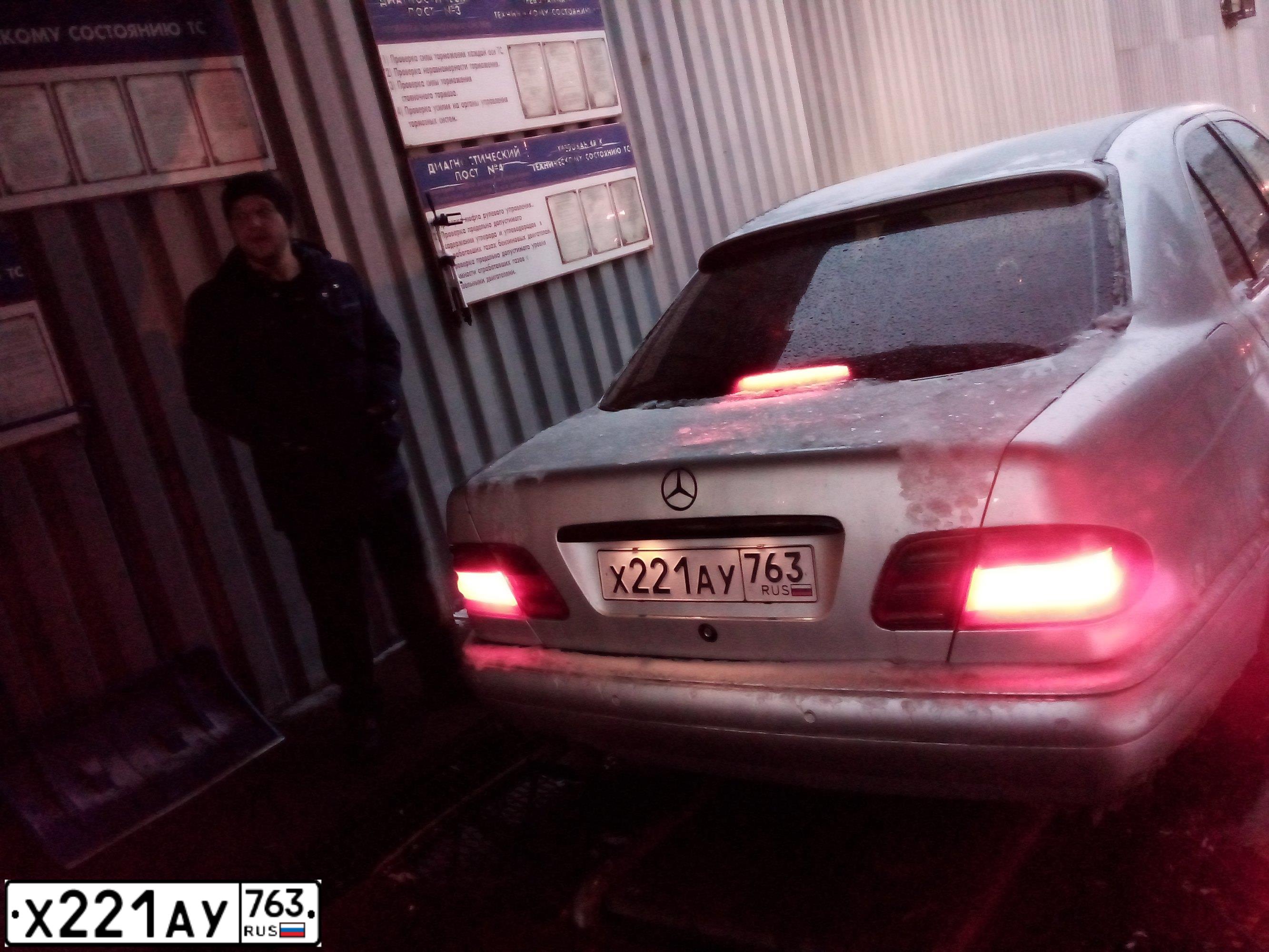 Фото автомобиля MERCEDES E-KLASSE, 1999 — госномер Х221АУ763. Цвет: СЕРЕБРИСТЫЙ
