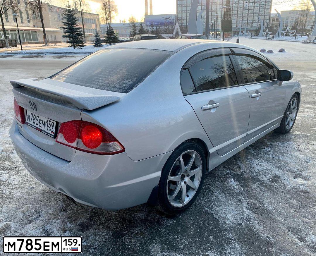 Фото автомобиля HONDA CIVIC, 2006 — госномер В082АЕ01
