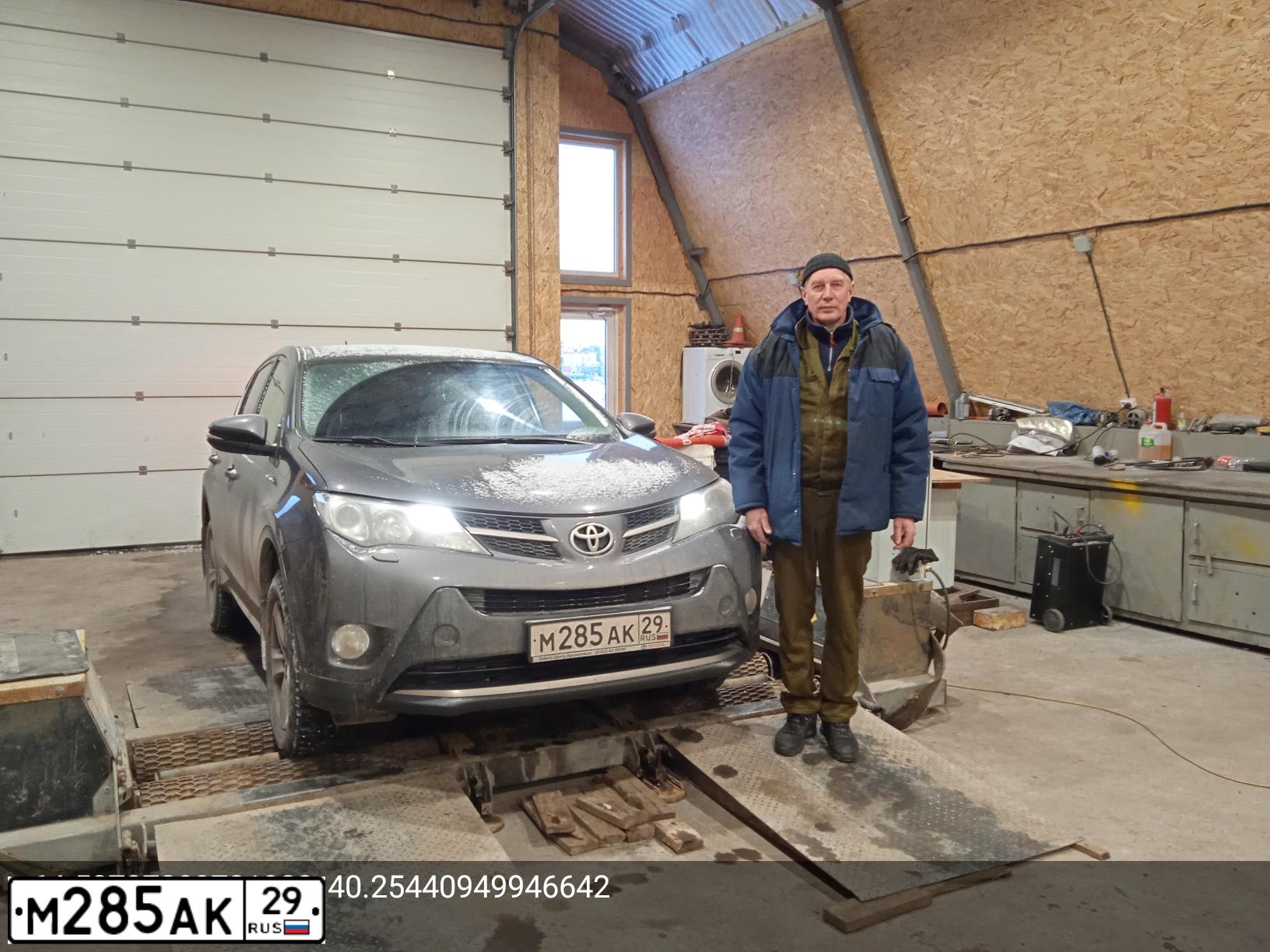Фото автомобиля TOYOTA RAV4, 2013 — госномер М285АК29. Цвет: СЕРЫЙ