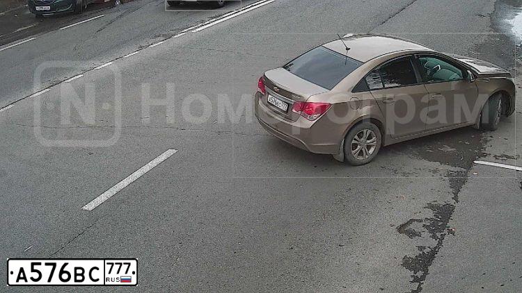 Фото автомобиля CHEVROLET CRUZE, 2014 — госномер О679ТК32. Цвет: БЕЖЕВЫЙ МЕТАЛЛИК