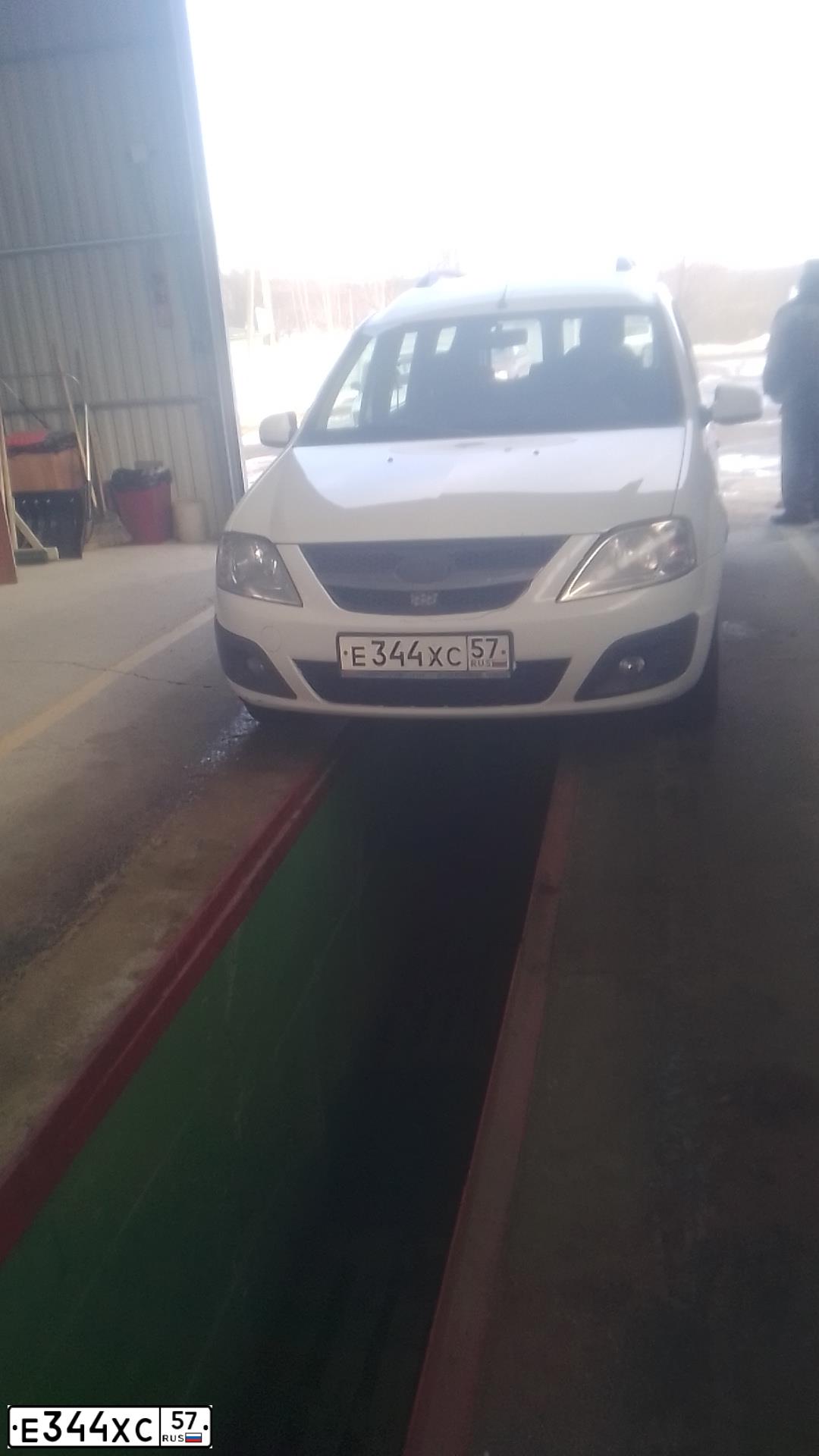 Фото автомобиля LADA LARGUS, 2014 — госномер Е344ХС57. Цвет: БЕЛЫЙ