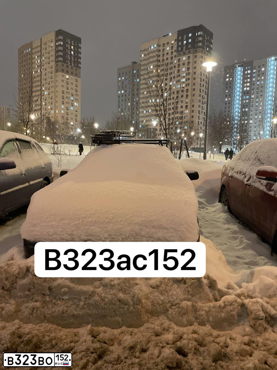 Фото автомобиля SSANGYONG KYRON, 2010 — госномер В323ВО152. Цвет: ЧЕРНЫЙ