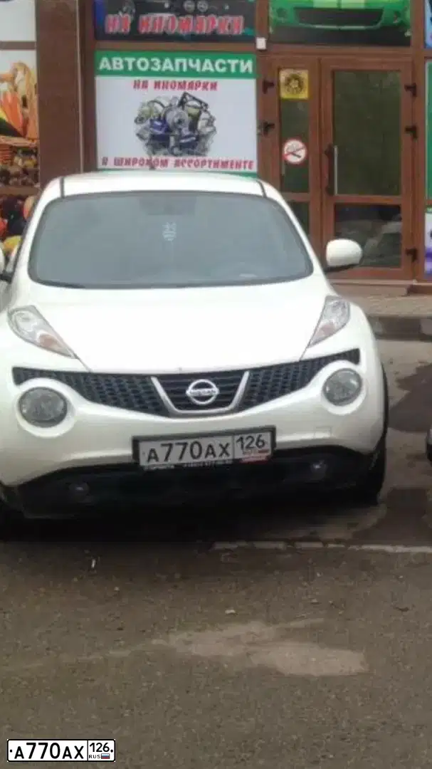 Фото автомобиля NISSAN JUKE, 2014 — госномер А770АХ126. Цвет: БЕЛЫЙ