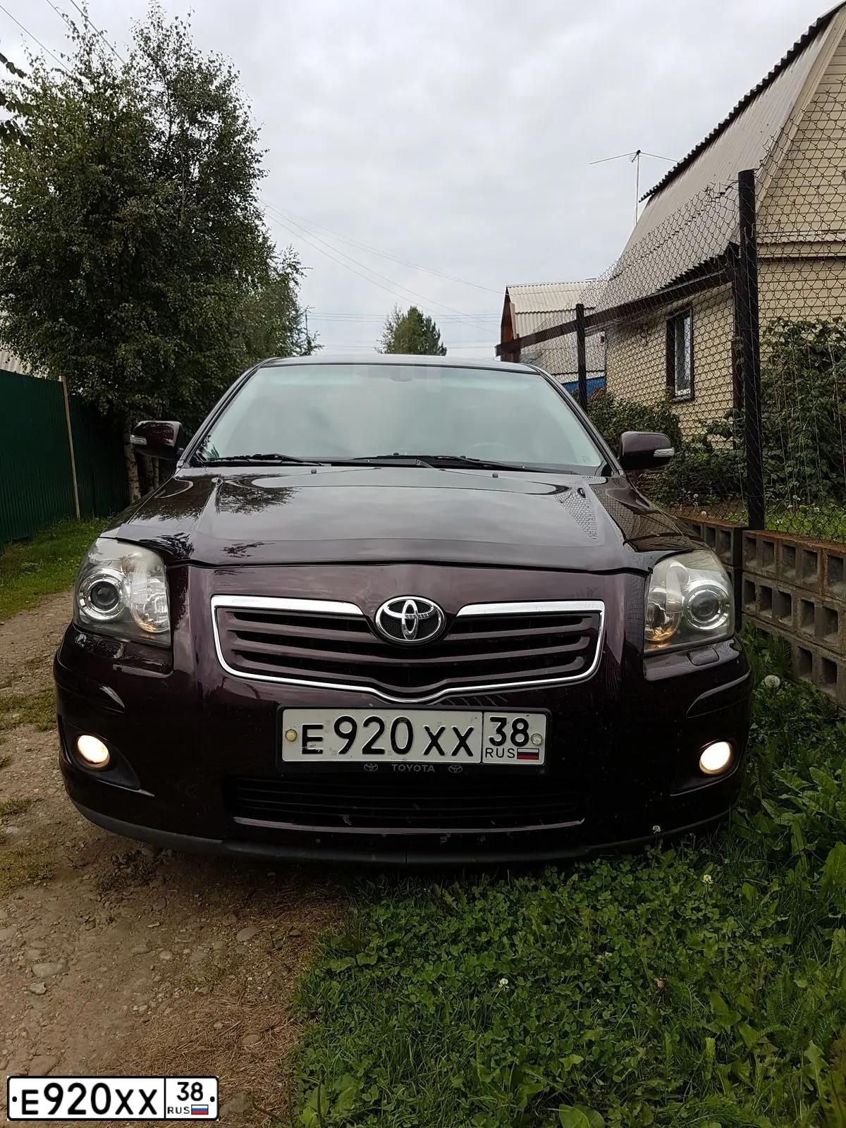 Фото автомобиля TOYOTA AVENSIS, 2008 — госномер Н161МТ69. Цвет: ТЕМНО-БОРДОВЫЙ