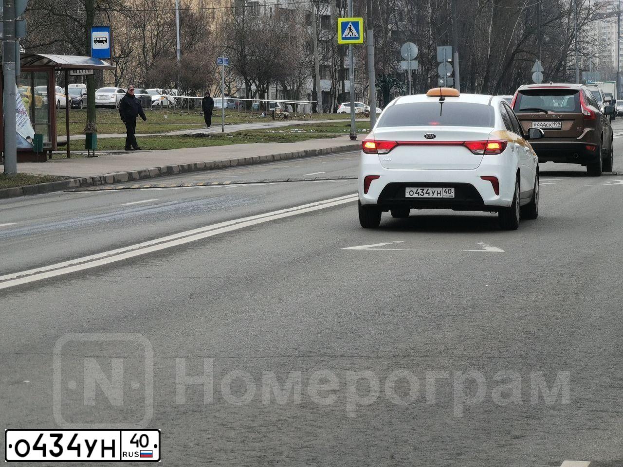 Фото автомобиля KIA RIO, 2017 — госномер Х629МК797. Цвет: БЕЛЫЙ-ЖЕЛТЫЙ-СЕРЫЙ