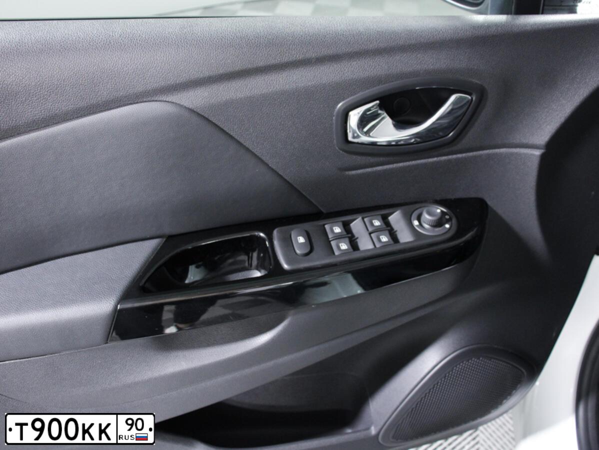Фото автомобиля RENAULT KAPTUR, 2017 — госномер С195СТ790. Цвет: БЕЛЫЙ ЧЕРНЫЙ