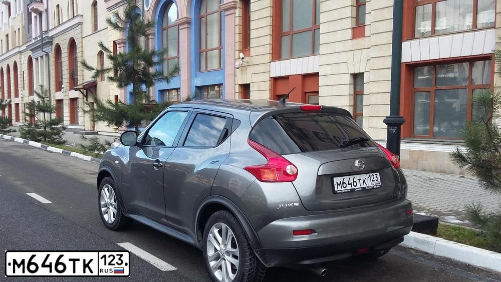 Фото автомобиля NISSAN JUKE, 2012 — госномер А304НХ01. Цвет: СЕРЫЙ