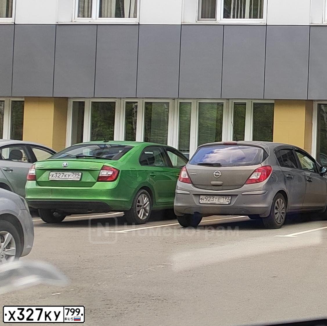 Фото автомобиля SKODA RAPID, 2018 — госномер Х327КУ799. Цвет: ЗЕЛЕНЫЙ