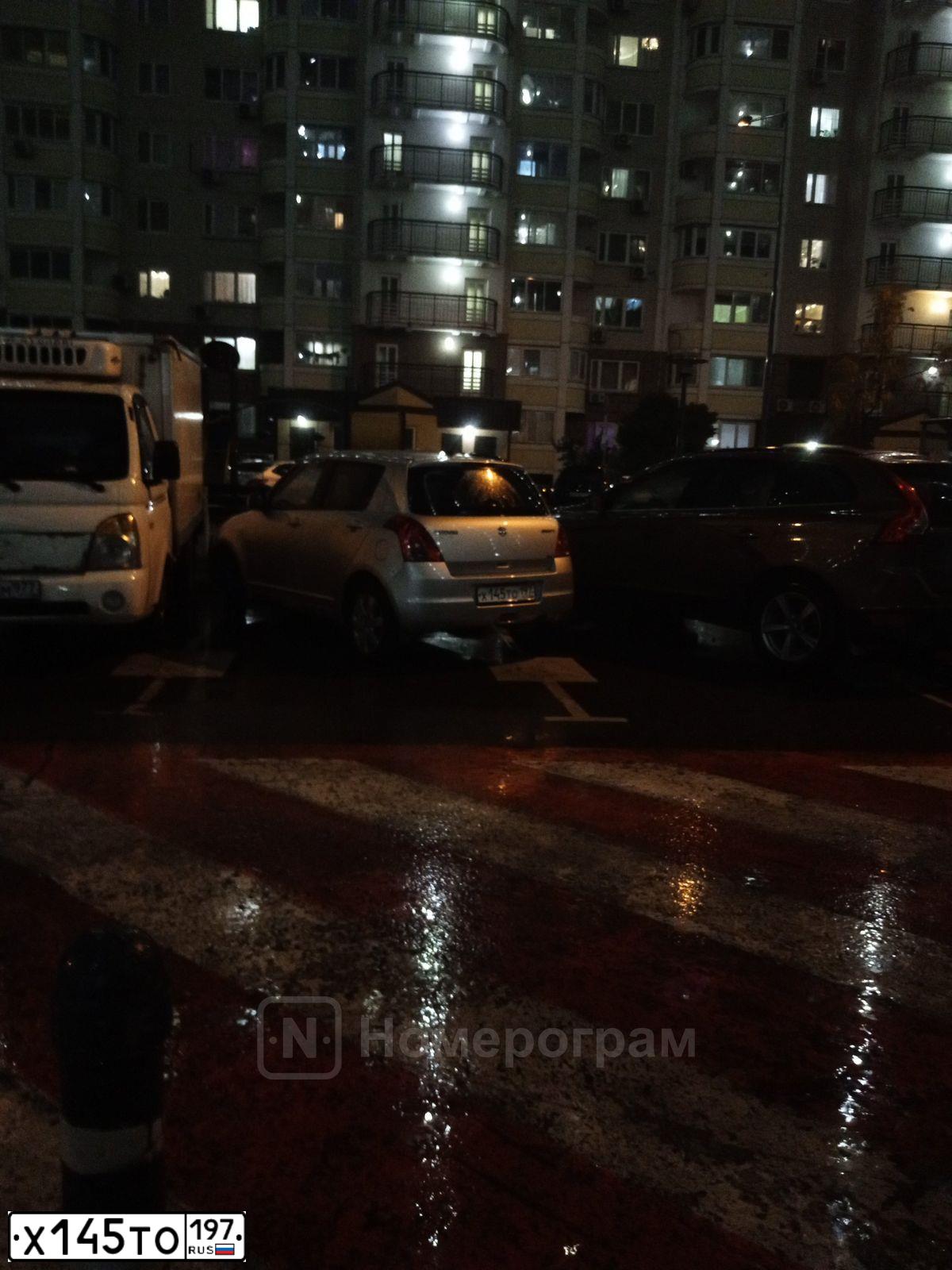 Фото автомобиля SUZUKI SWIFT, 2007 — госномер Х145ТО197. Цвет: Серебристый