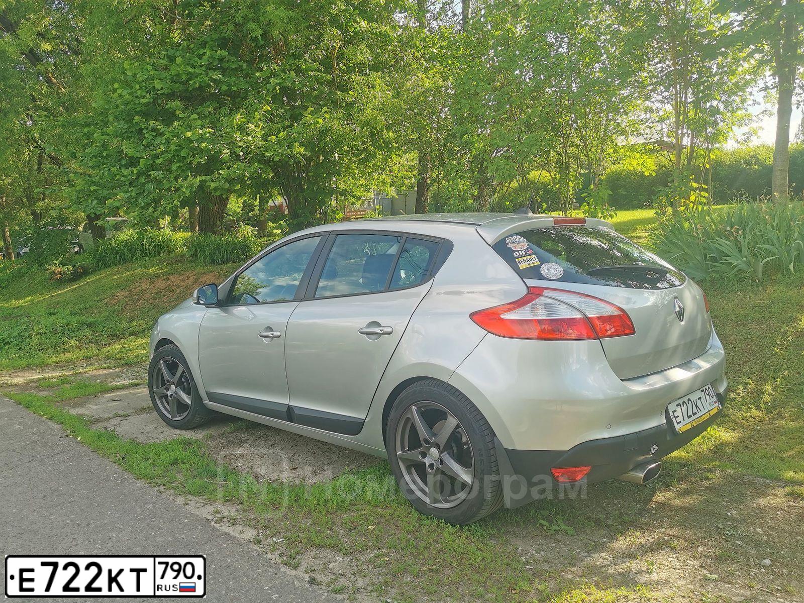 Фото автомобиля RENAULT MEGANE, 2014 — госномер Е722КТ790. Цвет: СЕРЫЙ СВЕТЛЫЙ