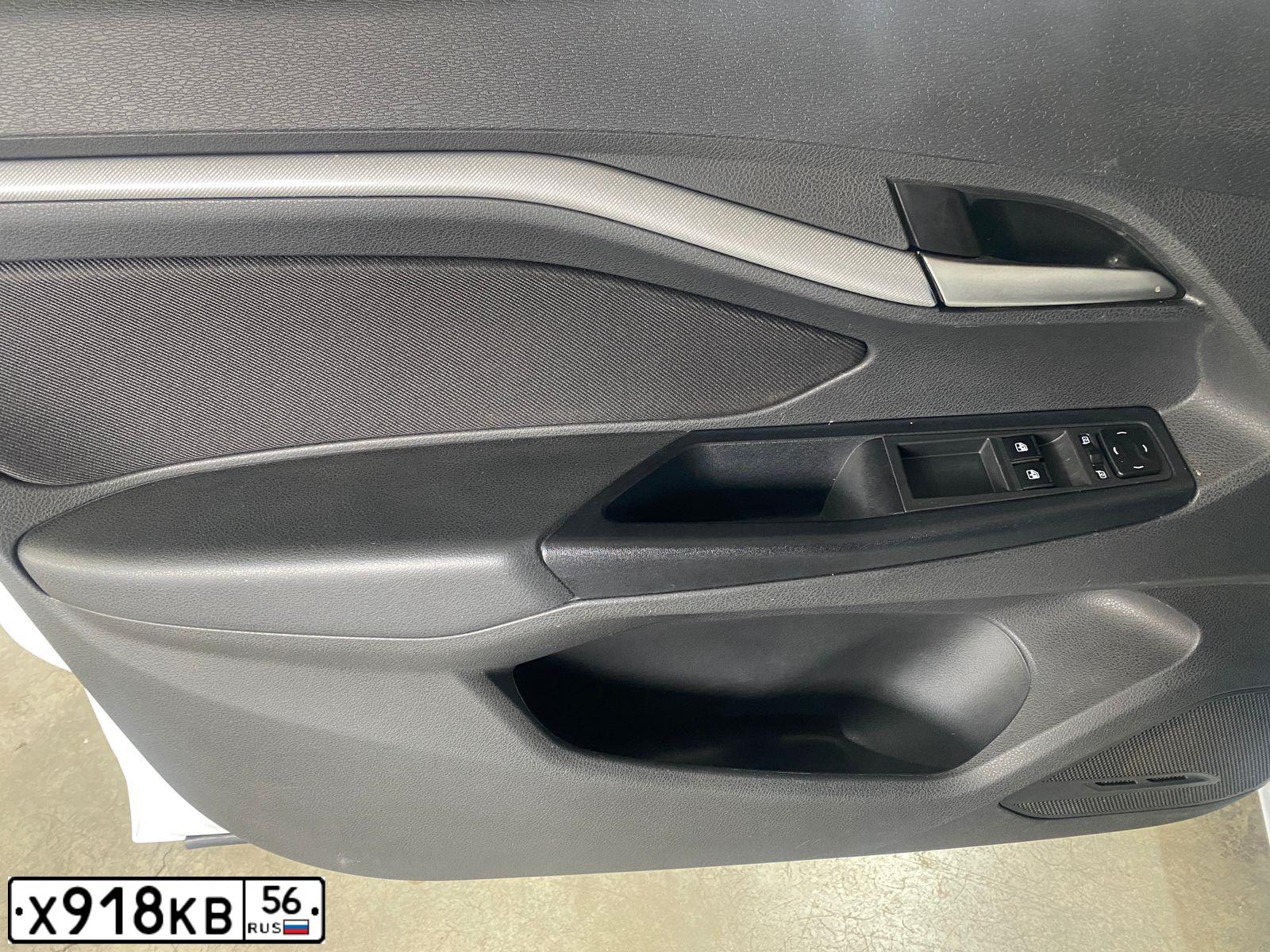 Фото автомобиля LADA VESTA, 2017 — госномер Х918КВ56. Цвет: БЕЛЫЙ