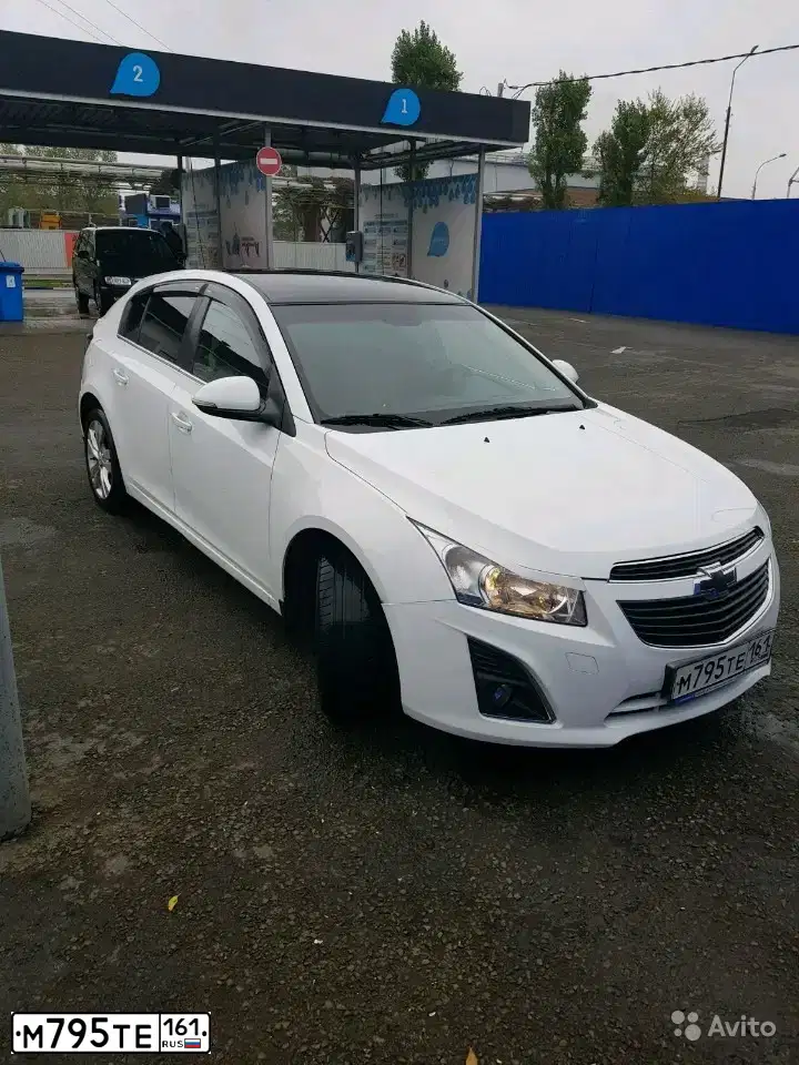 Фото автомобиля CHEVROLET CRUZE, 2014 — госномер Х359ХР161. Цвет: Белый