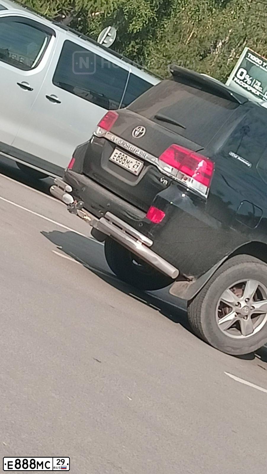 Фото автомобиля TOYOTA CAMRY, 2006 — госномер Е888МС29. Цвет: ЧЕРНЫЙ