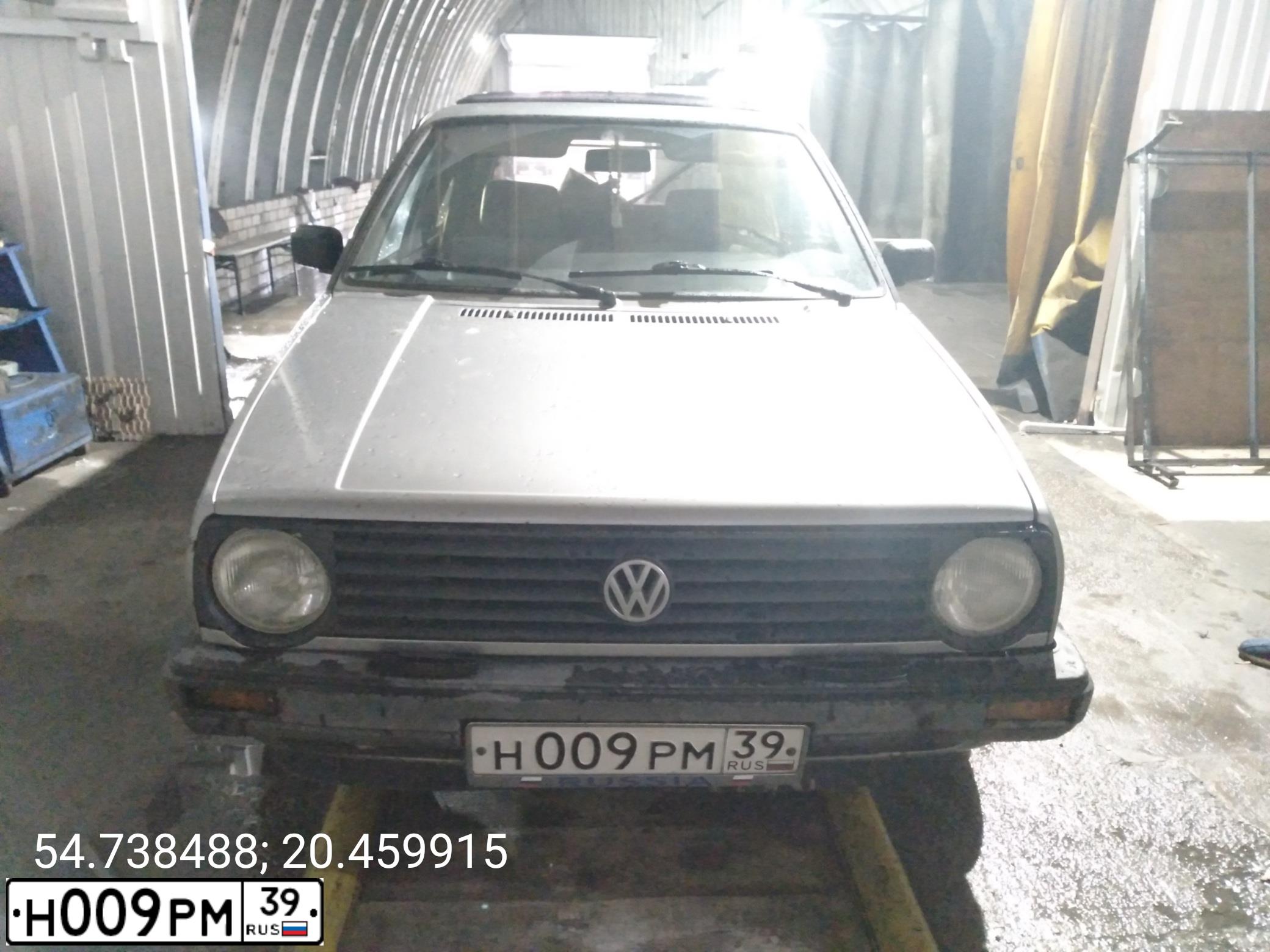 Фото автомобиля VOLKSWAGEN GOLF, 1989 — госномер С759УХ39. Цвет: СЕРЫЙ