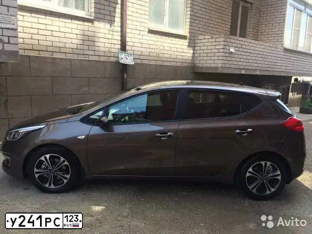 Фото автомобиля KIA CEE'D, 2015 — госномер У241РС123. Цвет: КОРИЧНЕВЫЙ