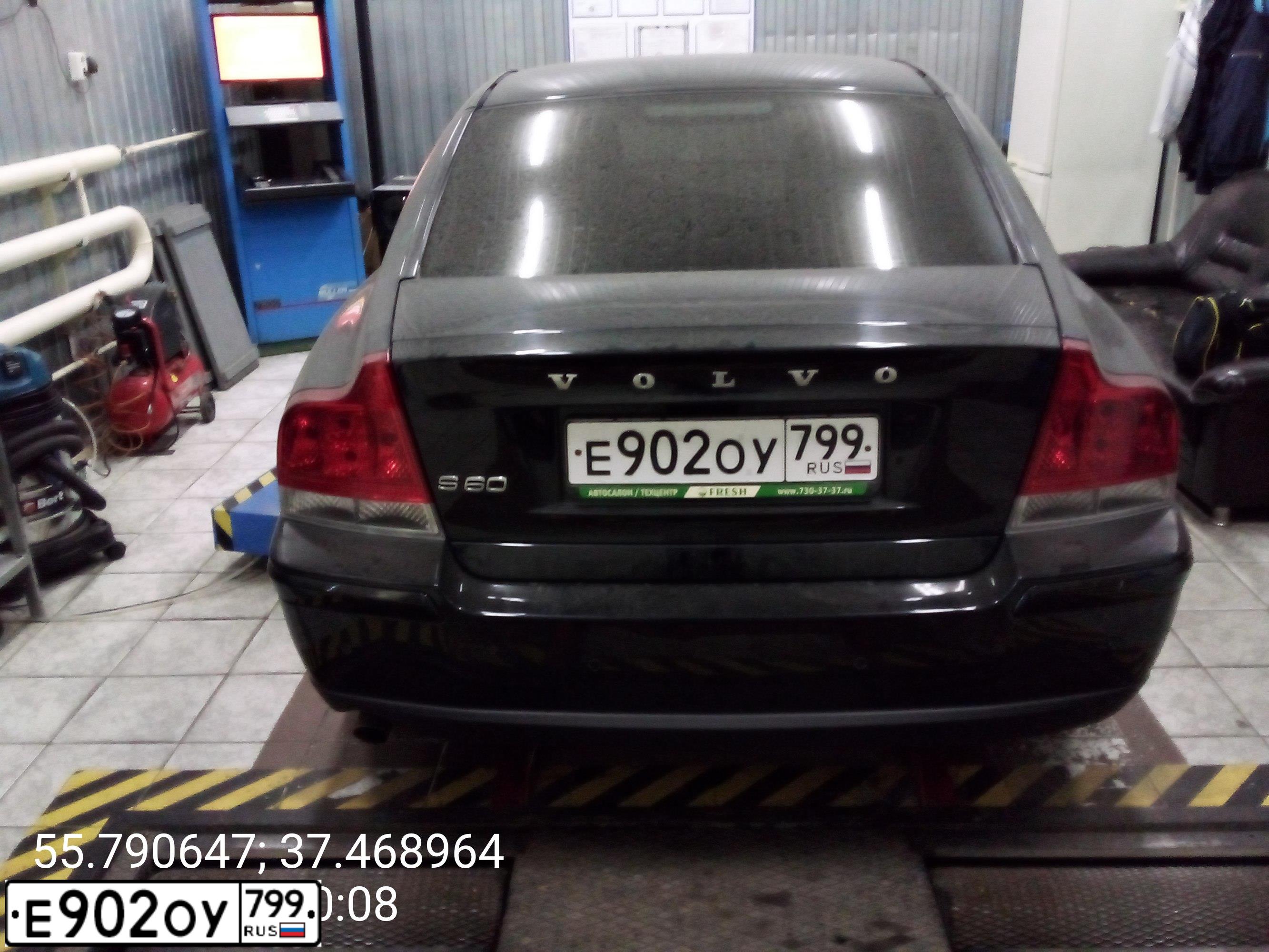 Фото автомобиля VOLVO S60, 2009 — госномер У713СЕ199. Цвет: ЧЕРНЫЙ