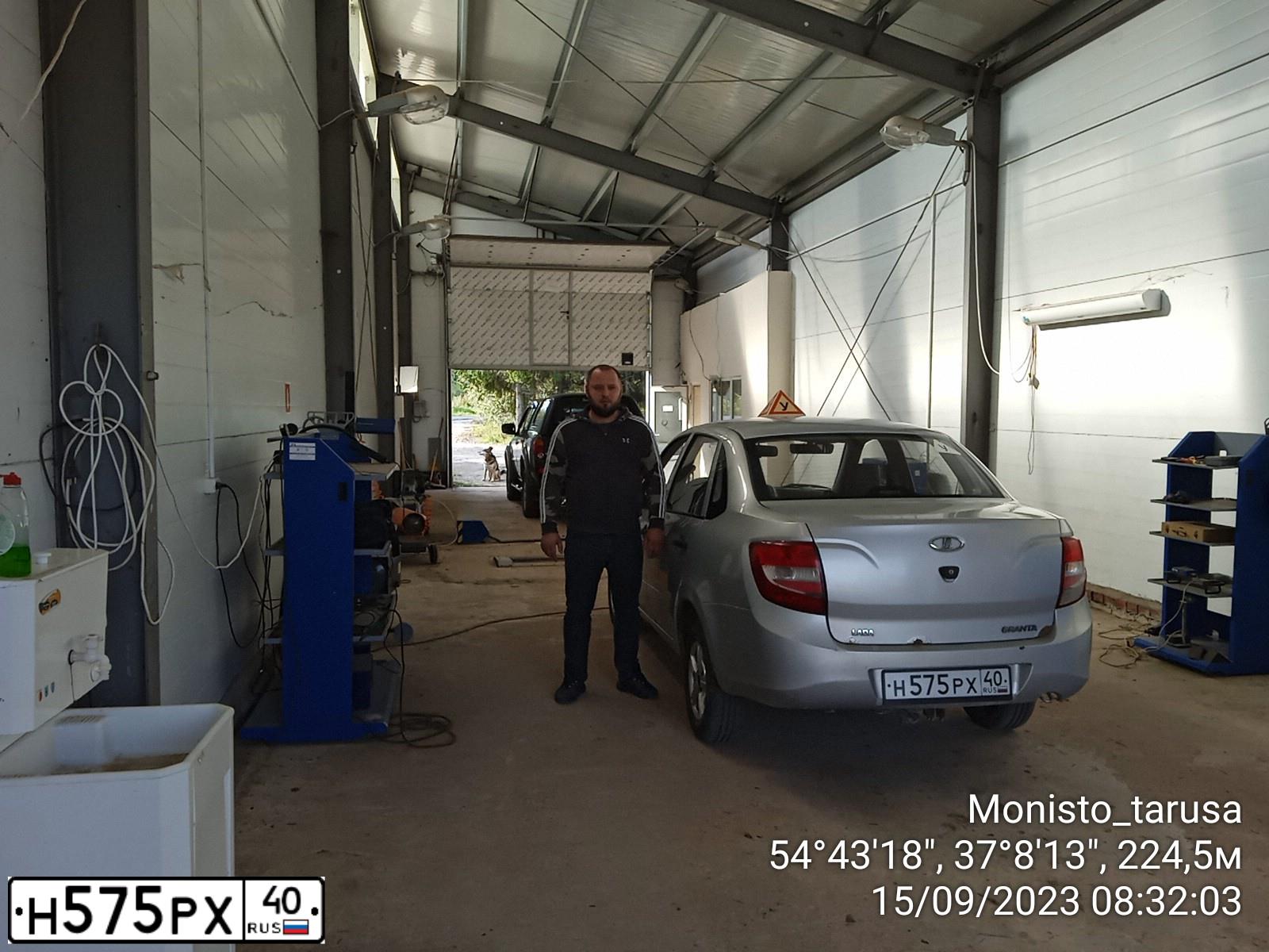 Фото автомобиля LADA 2190 GRANTA, 2013 — госномер Н575СК40. Цвет: Серебристый