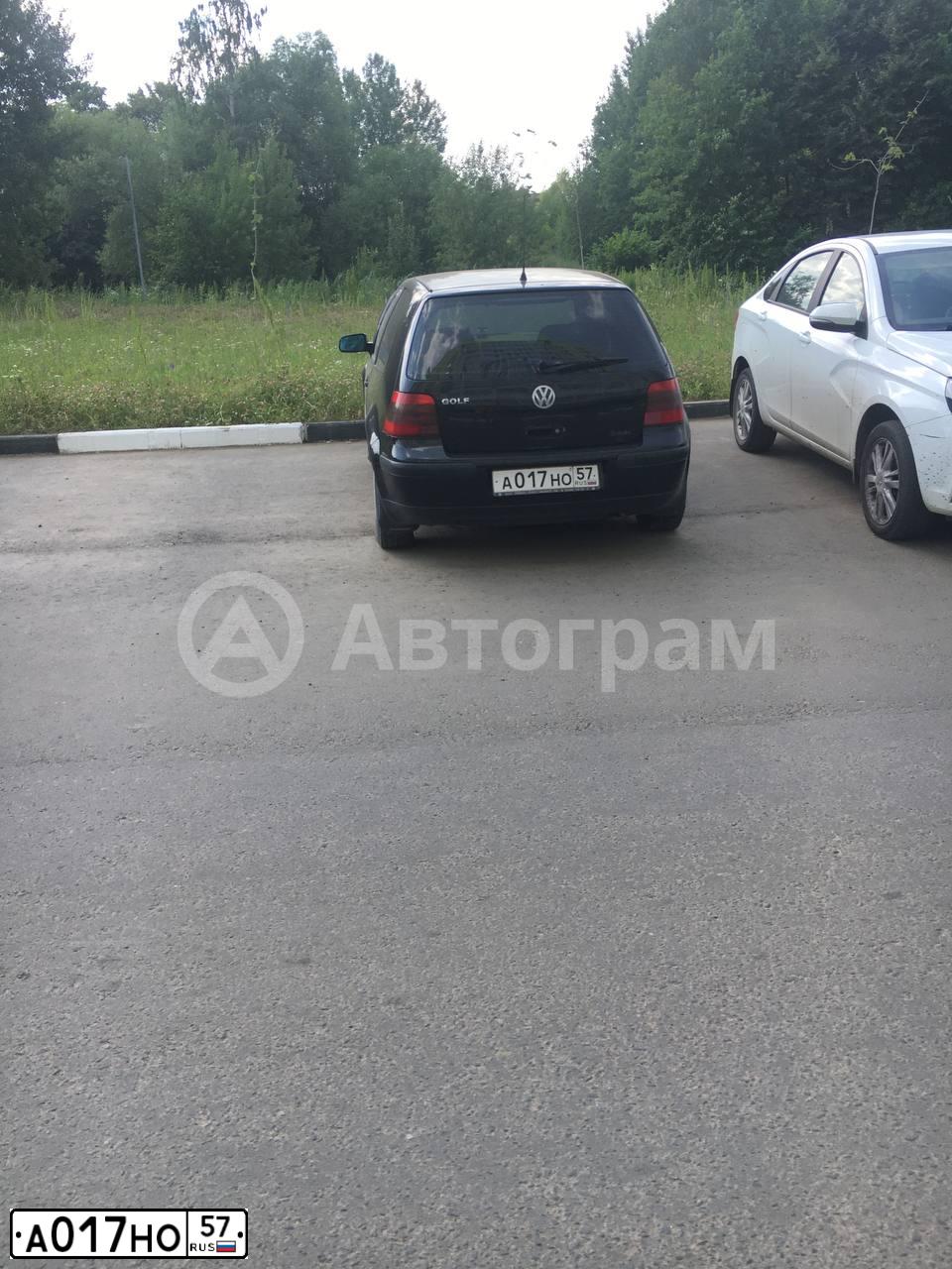 Фото автомобиля VOLKSWAGEN GOLF, 2000 — госномер А017НО57. Цвет: ЧЕРНЫЙ