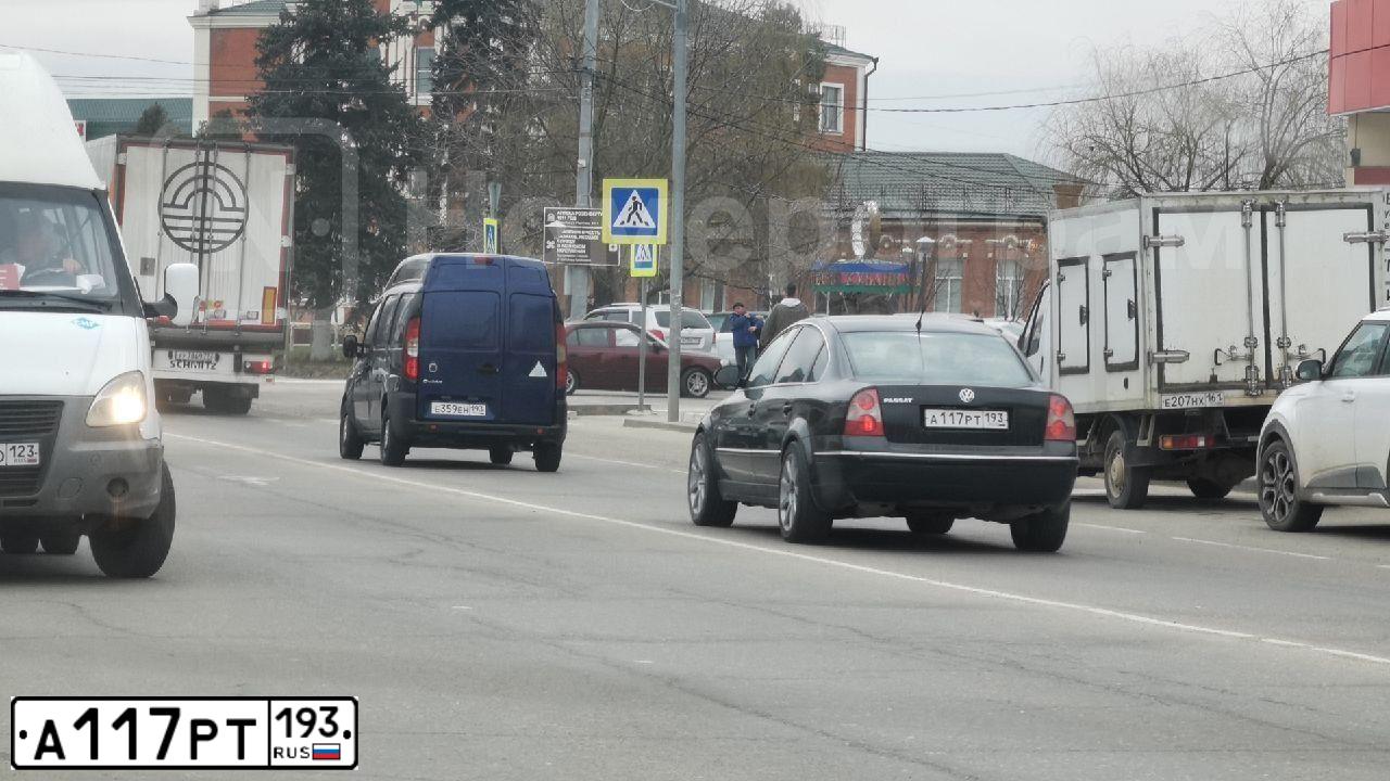 Фото автомобиля VOLKSWAGEN PASSAT, 2004 — госномер А117РТ193. Цвет: ЧЕРНЫЙ