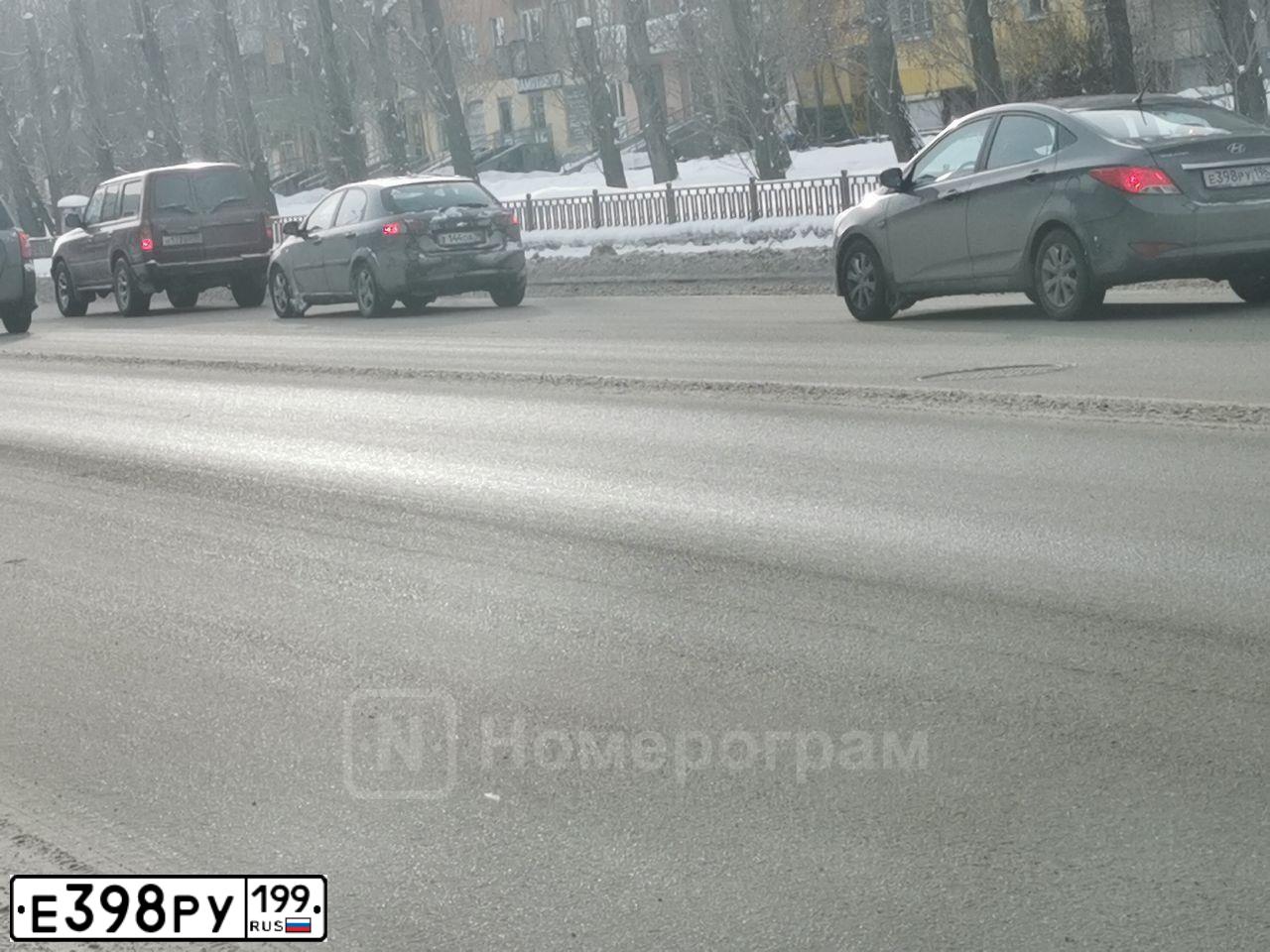 Фото автомобиля CHEVROLET LACETTI, 2008 — госномер Е398РХ199. Цвет: СИНИЙ