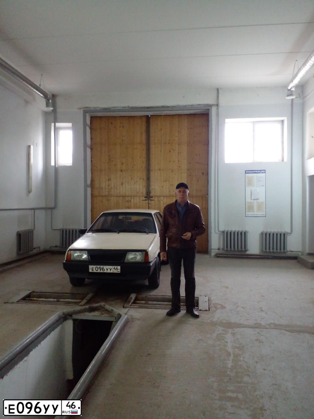 Фото автомобиля LADA 2109 SAMARA, 1995 — госномер Е096УУ46. Цвет: САФАРИ