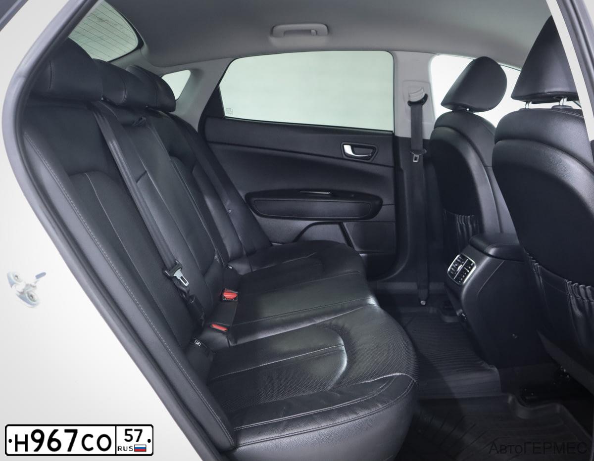 Фото автомобиля KIA MAGENTIS / OPTIMA, 2020 — госномер О942ВУ75. Цвет: БЕЛЫЙ-ЖЕЛТЫЙ-СЕРЫЙ