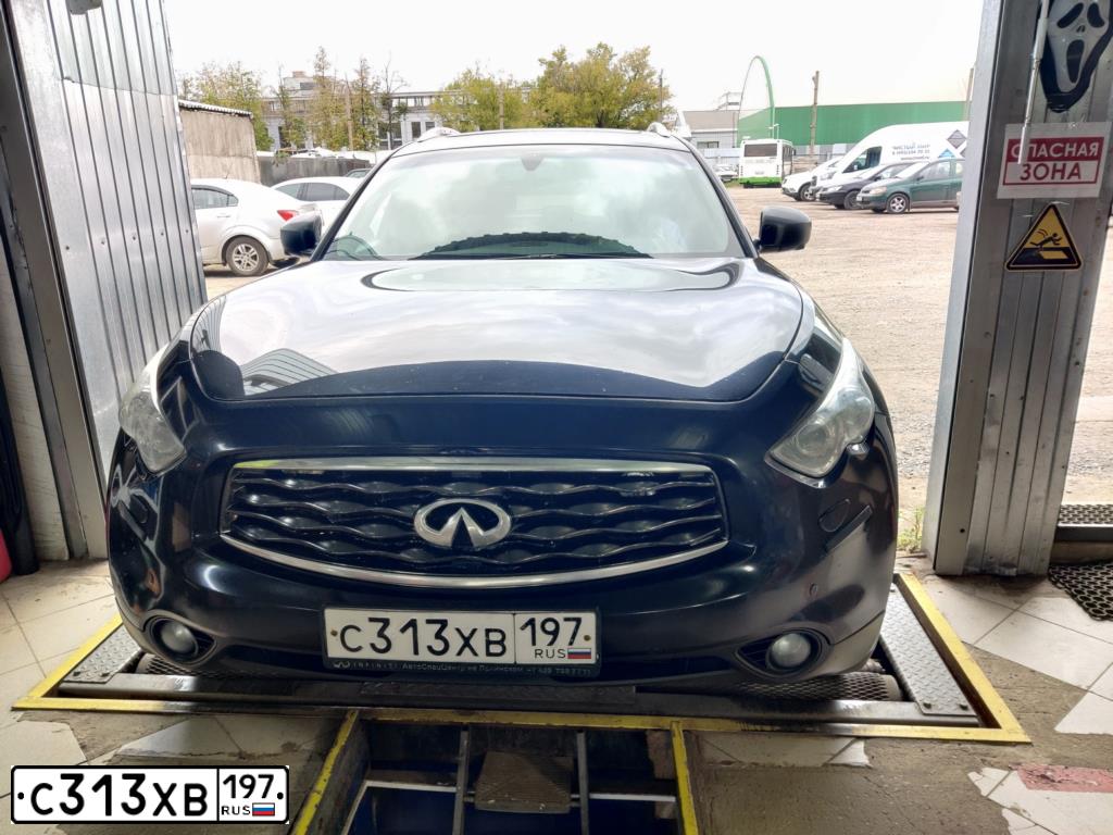 Фото автомобиля INFINITI QX70 /FX/, 2008 — госномер С313ХВ197. Цвет: ЧЕРНЫЙ