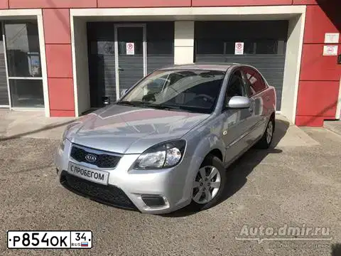 Фото автомобиля KIA RIO, 2010 — госномер Р854ОК34. Цвет: Серебристый