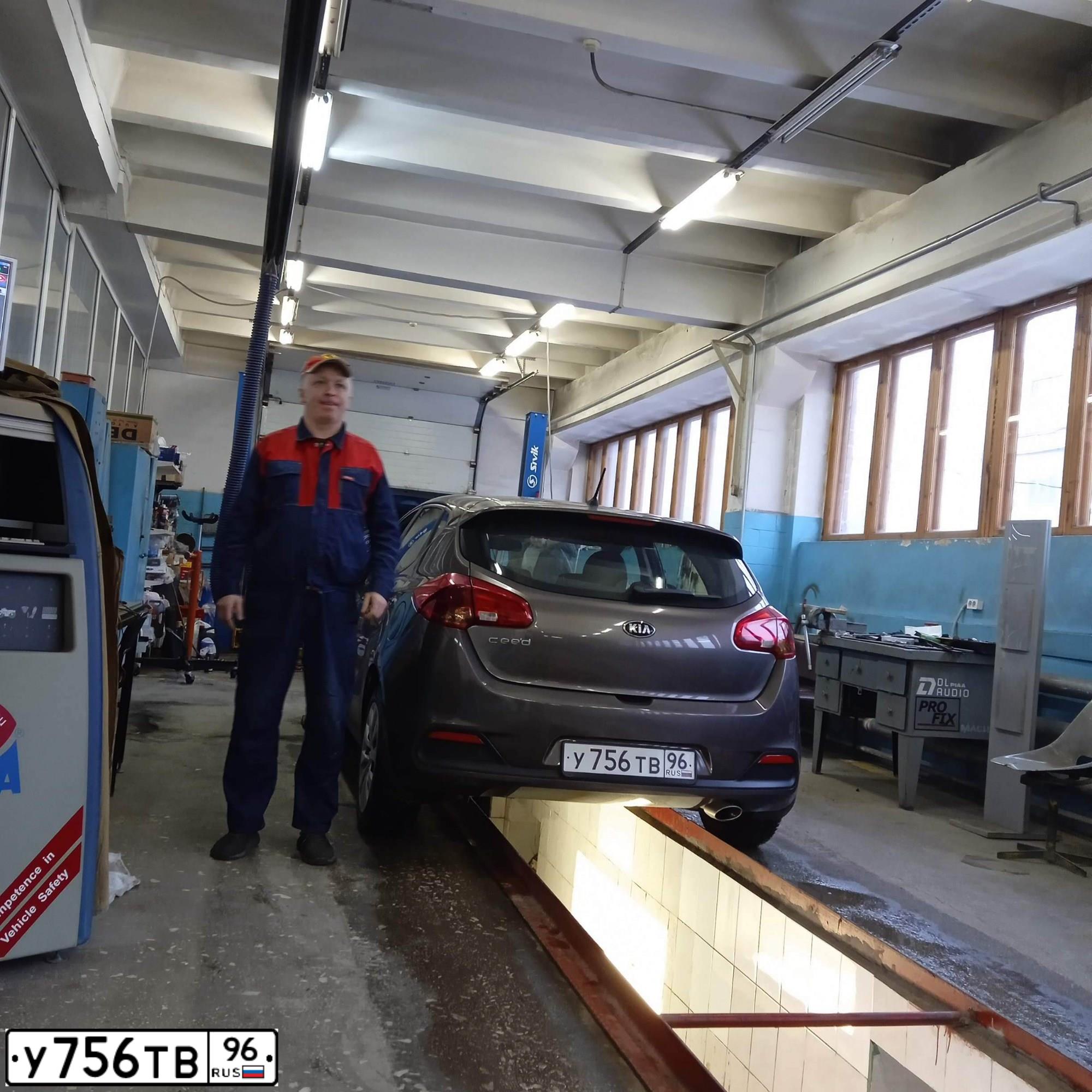Фото автомобиля KIA CEE'D, 2012 — госномер В999АР196. Цвет: Коричневый
