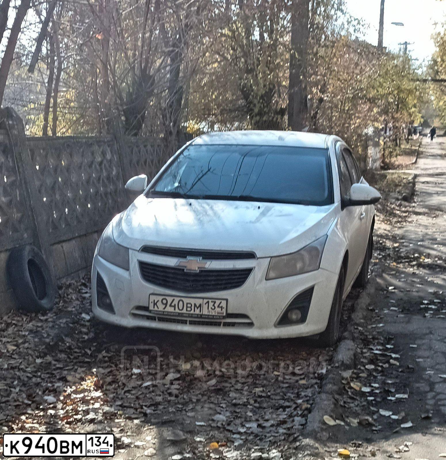 Фото автомобиля CHEVROLET CRUZE, 2014 — госномер К940ВМ134. Цвет: Белый