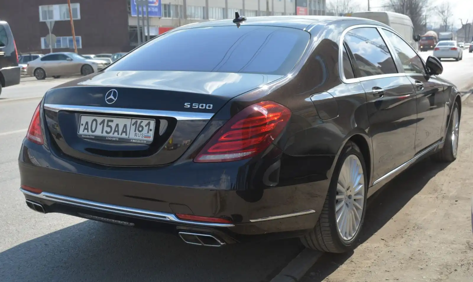 Фото автомобиля MERCEDES S-KLASSE, 2016 — госномер А015АА161. Цвет: ЧЕРНО-КРАСНЫЙ