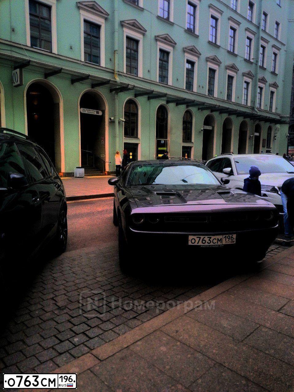 Фото автомобиля DODGE БЕЗ МОДЕЛИ СНАLLЕNGЕR, 2017 — госномер О763СМ196. Цвет: СЕРЫЙ