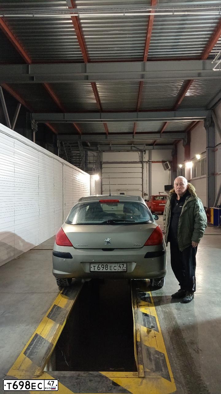 Фото автомобиля PEUGEOT 308, 2010 — госномер С161ТВ198. Цвет: Серый