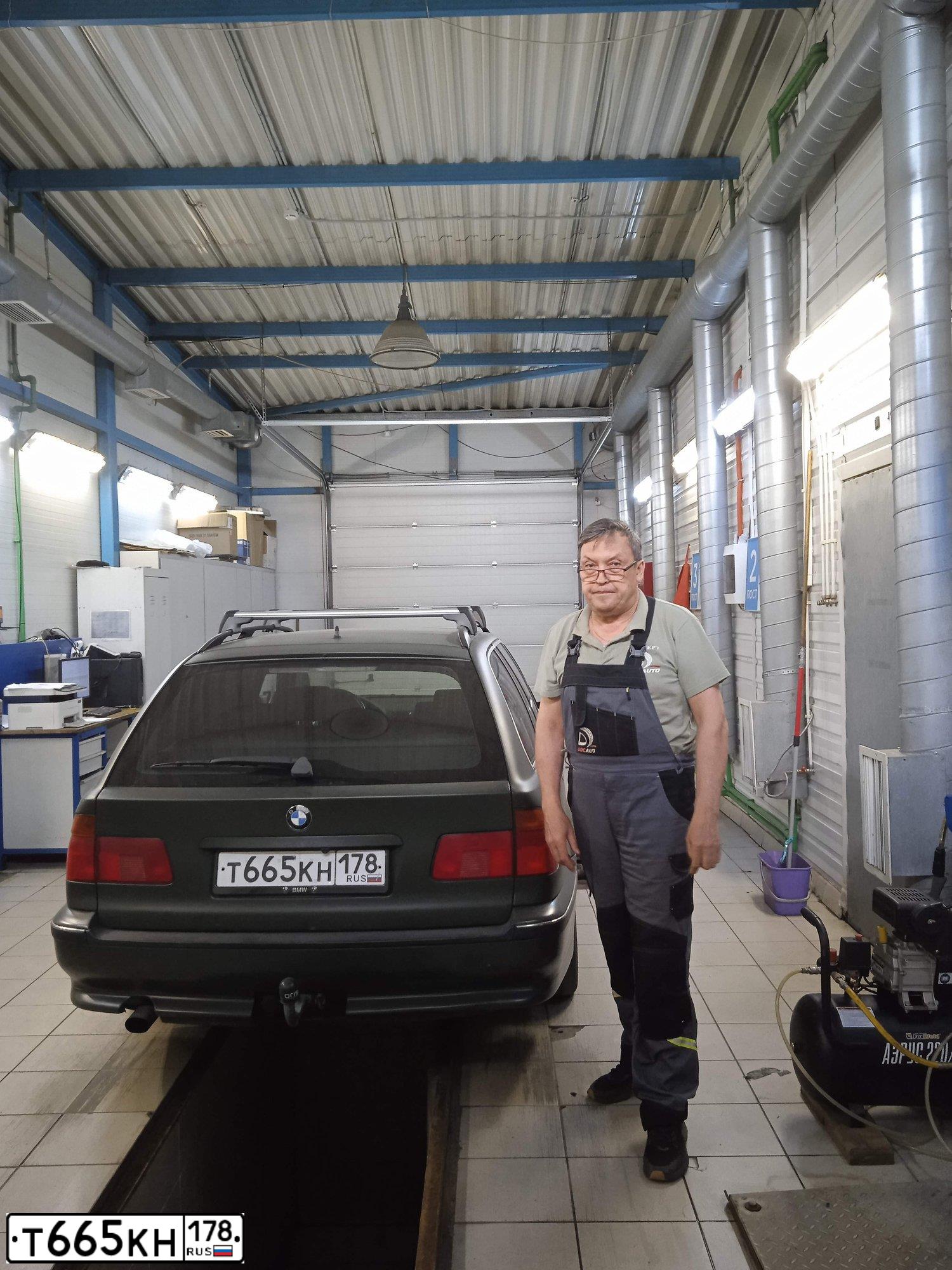 Фото автомобиля BMW SERIE 5, 1998 — госномер Т665КН178. Цвет: Темно-зеленый